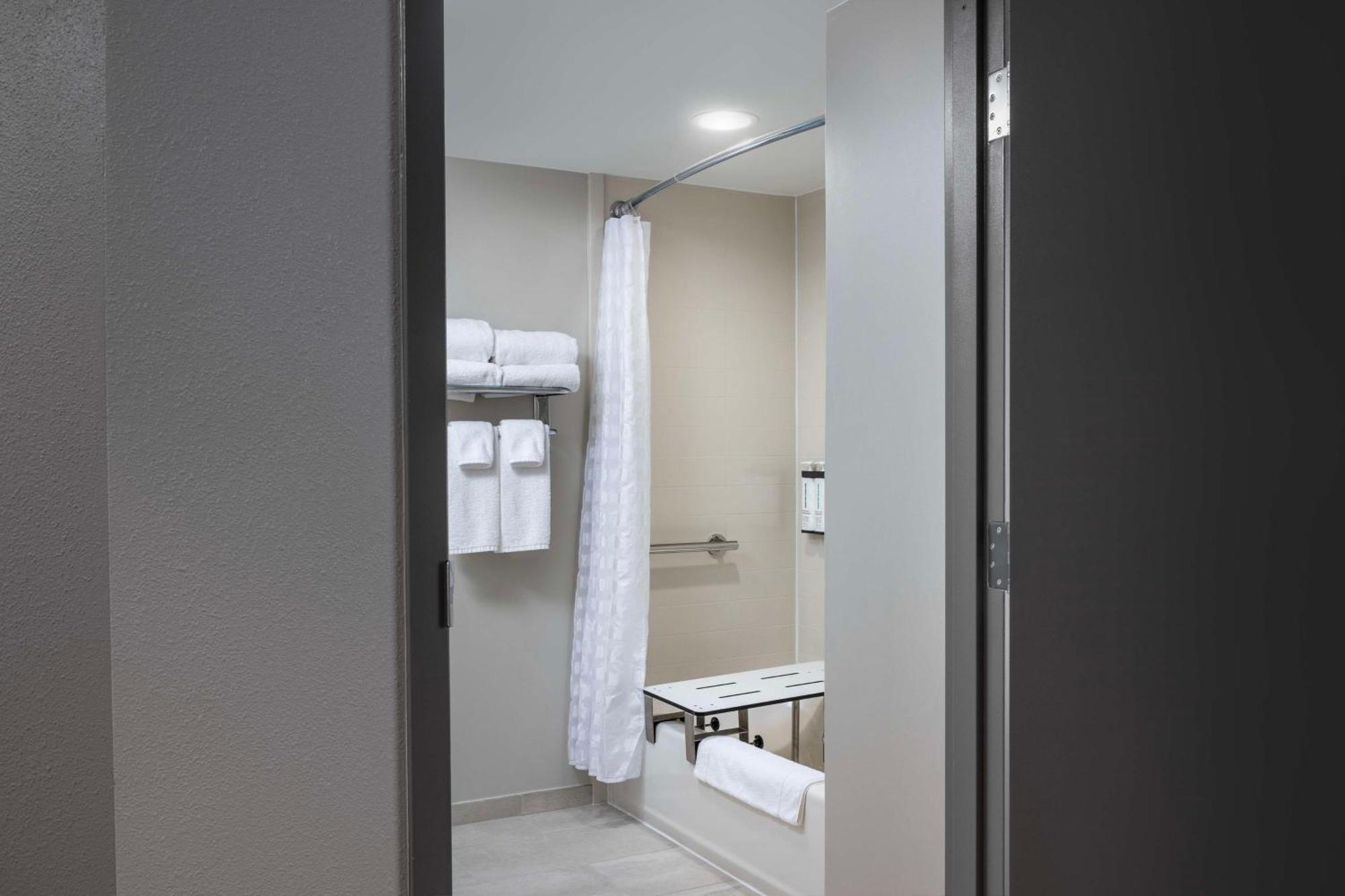 Hyatt Place Dallas North By The Galleria Addison Bagian luar foto