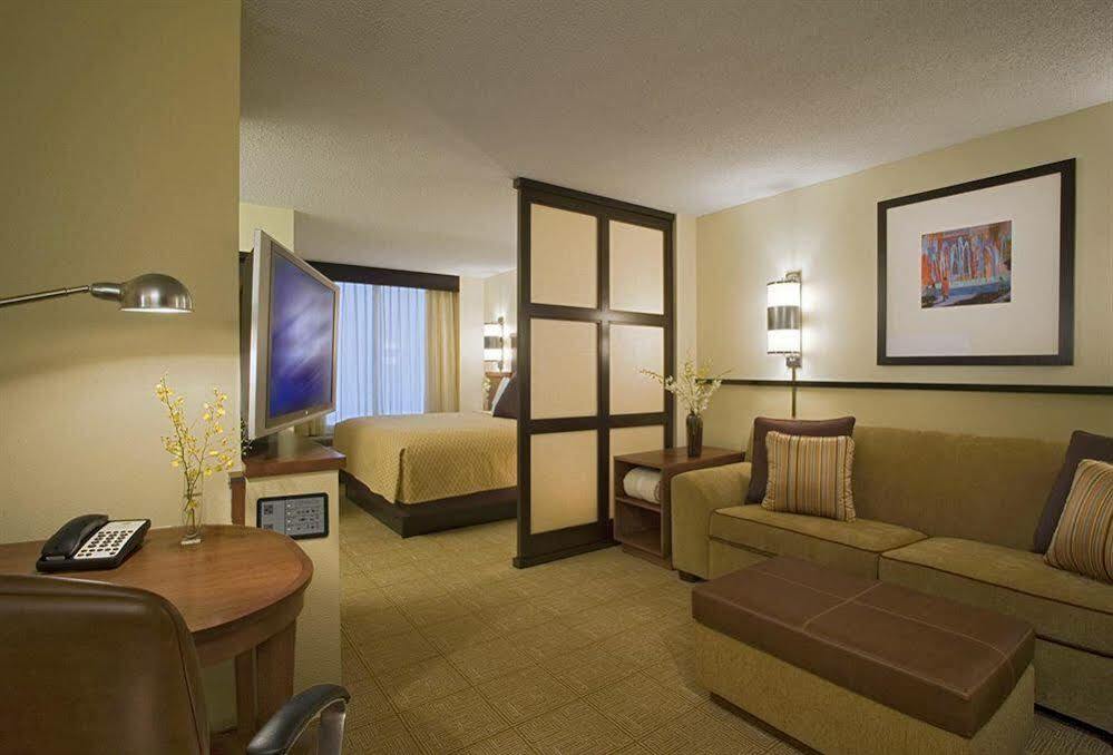 Hyatt Place Dallas North By The Galleria Addison Bagian luar foto